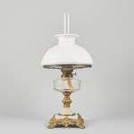 1056 2454 PARAFFIN LAMP